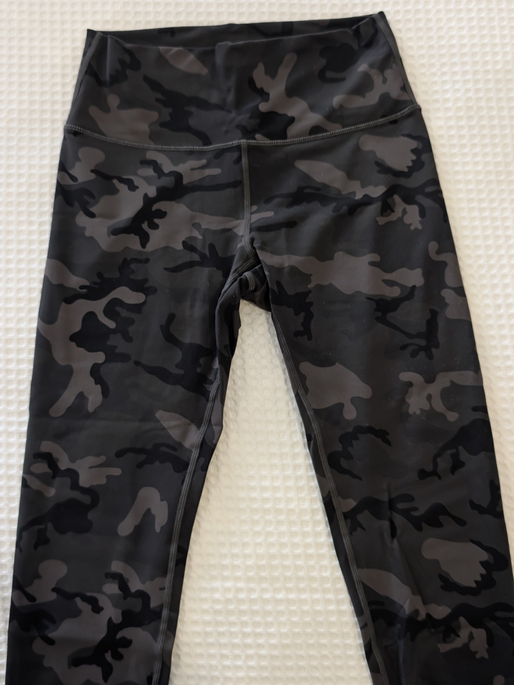 High-Rise Camo Leggings - Black & Gray